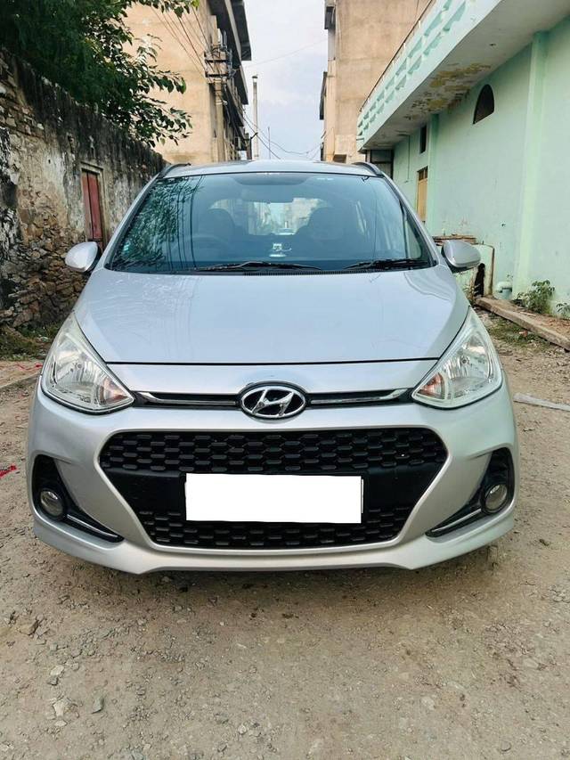 https://images10.gaadi.com/usedcar_image/4183642/original/processed_e189f3adad66d7c4f7999058b4d25351.jpg?imwidth=6402