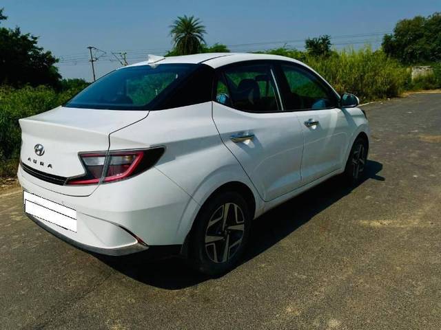 https://images10.gaadi.com/usedcar_image/4183691/original/processed_ef86b42f-611d-4510-aa18-6c2a9cfc5ac7.jpeg?imwidth=6402