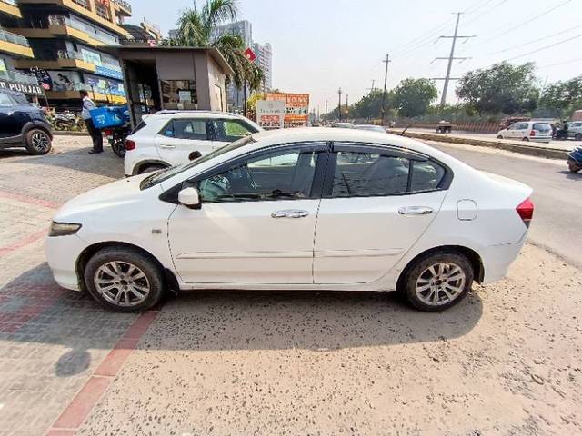 https://images10.gaadi.com/usedcar_image/4183716/original/59c602e247958d3b88d8c5f69265c010.jpg?imwidth=6402