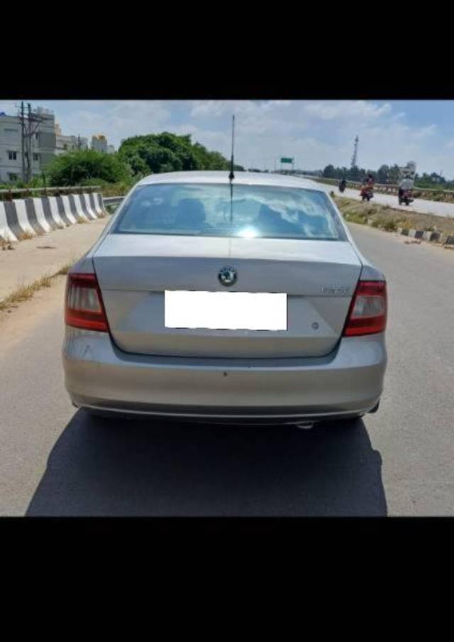 https://images10.gaadi.com/usedcar_image/4183803/original/processed_251169f5-8436-4fb6-af78-df8796c12ee2.jpg?imwidth=6402