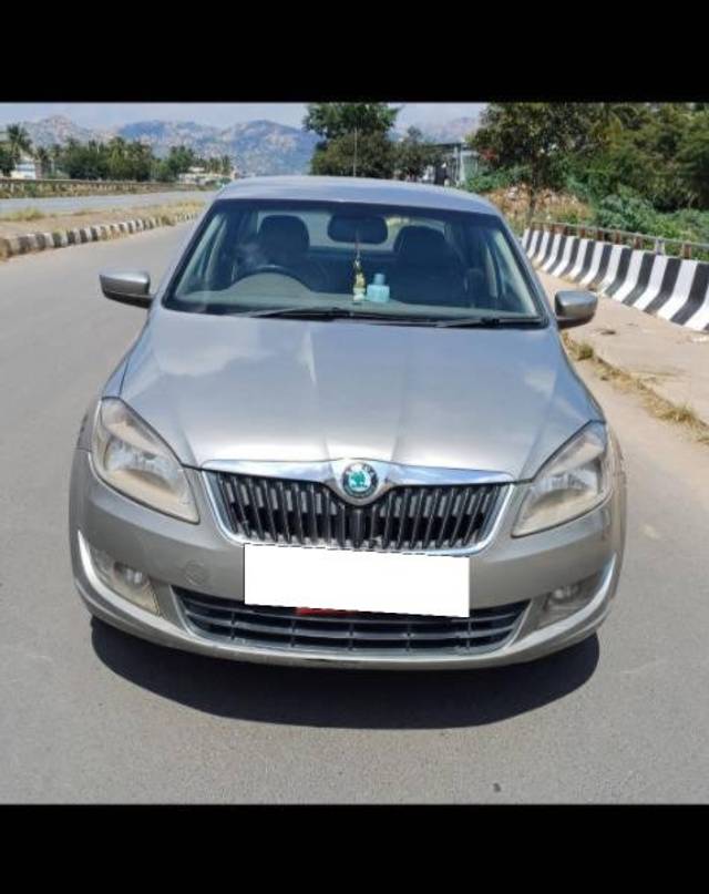 https://images10.gaadi.com/usedcar_image/4183803/original/processed_5db861fb-eb89-40f7-9414-84fea38ef935.jpg?imwidth=6400