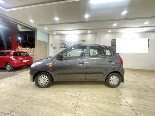 https://images10.gaadi.com/usedcar_image/4183823/original/processed_0981701a71baa040b60e13ea592990e5.jpg?imwidth=6402