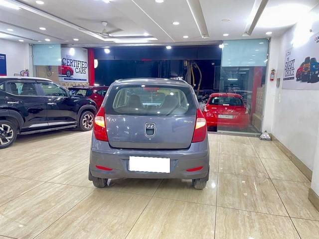 https://images10.gaadi.com/usedcar_image/4183823/original/processed_7ba338b562f738f115b1d5e6ef4058e9.jpg?imwidth=6401