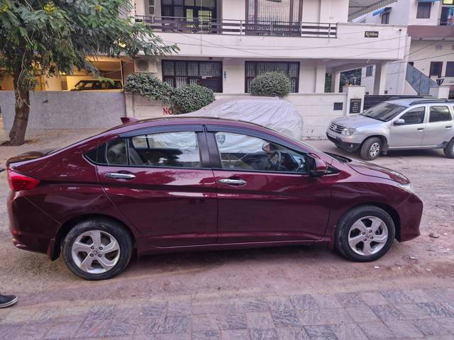 https://images10.gaadi.com/usedcar_image/4183896/original/processed_587f72d28f510ad13a2b3a387275e9b1.jpg?imwidth=6400