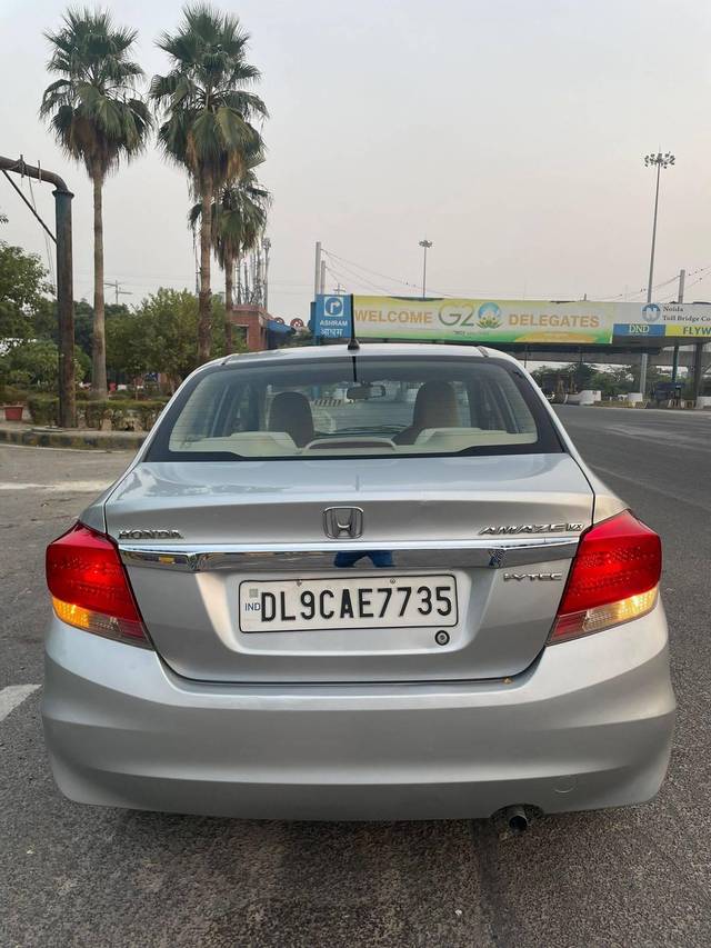 https://images10.gaadi.com/usedcar_image/4183909/original/processed_83df11537661534cd25f3aa46cd87728.jpg?imwidth=6402