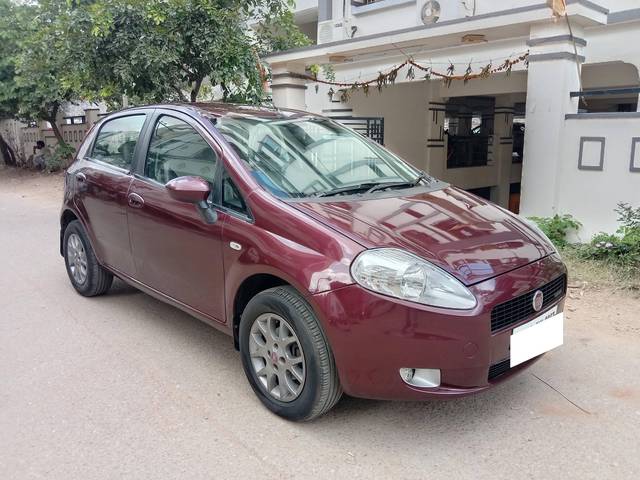 https://images10.gaadi.com/usedcar_image/4183924/original/processed_5f6594485d90150dccbda5a41499a930.jpg?imwidth=6400