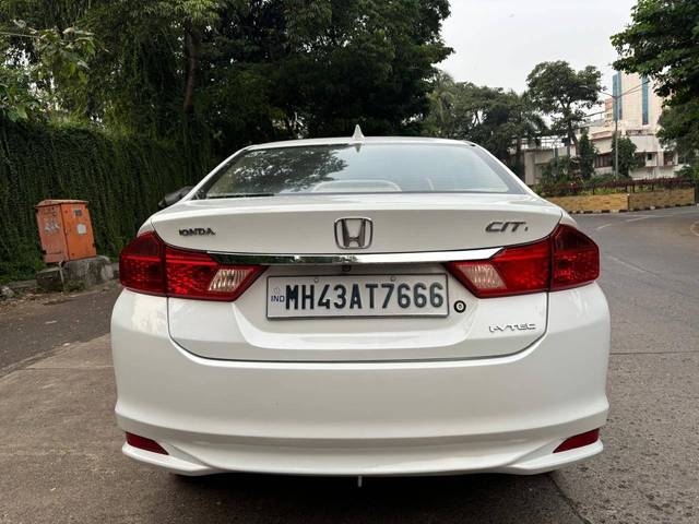 https://images10.gaadi.com/usedcar_image/4183962/original/processed_53049906304fe5ea1ead748e675d00b7.jpg?imwidth=6401