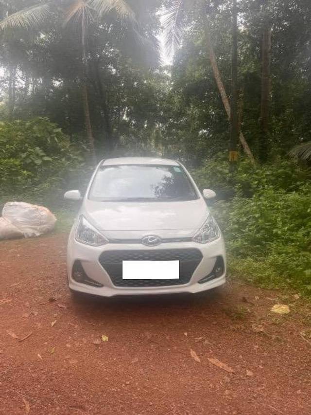 https://images10.gaadi.com/usedcar_image/4184001/original/processed_13609be8-170b-4dce-b39c-32421427e33b.jpeg?imwidth=6400