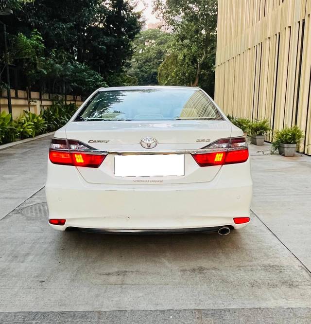 https://images10.gaadi.com/usedcar_image/4184065/original/processed_c95700a4caaafcf3c644537ceb80123e.jpg?imwidth=6401