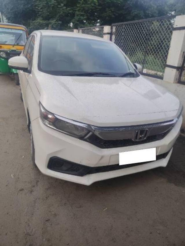 https://images10.gaadi.com/usedcar_image/4184135/original/processed_8bd6c736-2018-411a-9e63-22c3e9e09688.jpg?imwidth=6400