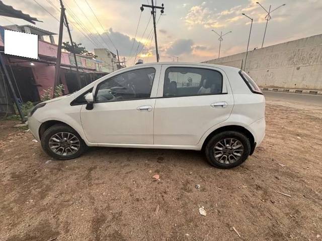 https://images10.gaadi.com/usedcar_image/4184228/original/processed_32a0b7cd-92c7-402a-be79-11555dab56ab.jpg?imwidth=6400