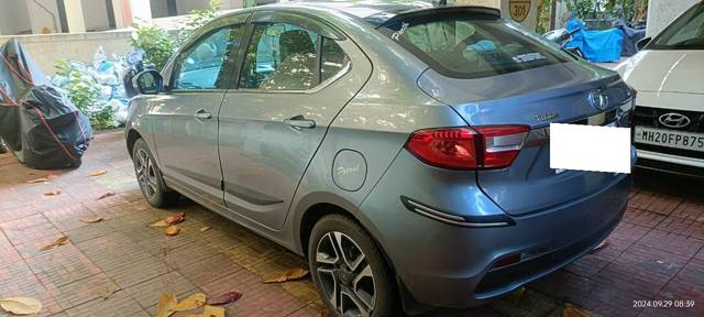 https://images10.gaadi.com/usedcar_image/4184548/original/processed_02f79a46-d663-4873-a0f9-dd1a4f558de8.jpg?imwidth=6402