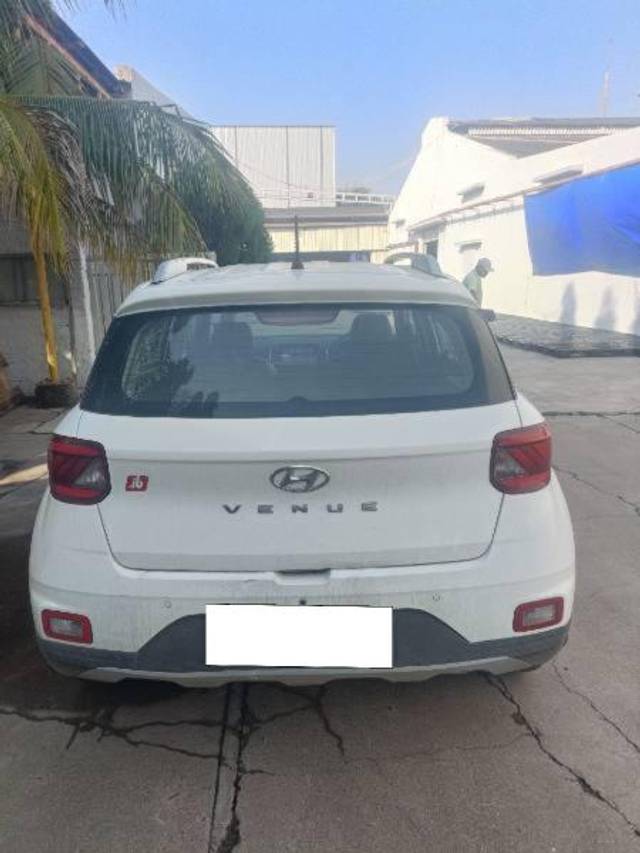 https://images10.gaadi.com/usedcar_image/4184580/original/processed_03134d12-452f-4c8c-86d5-3aaa466eeb52.jpg?imwidth=6401