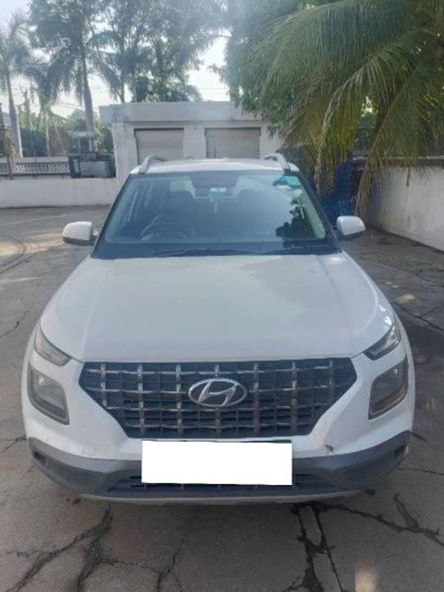 https://images10.gaadi.com/usedcar_image/4184580/original/processed_3b955832-f65a-4775-b6ab-d6932d256d84.jpg?imwidth=6402