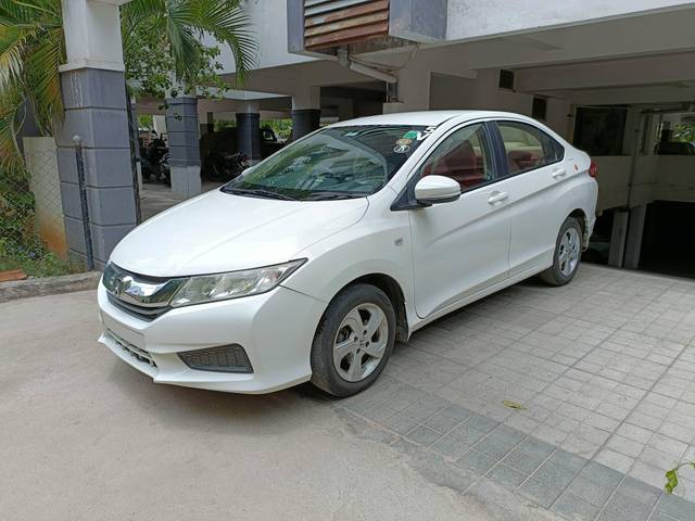 https://images10.gaadi.com/usedcar_image/4184653/original/processed_01a262a89e2f87066655bf2f38bc1ca4.jpg?imwidth=6402