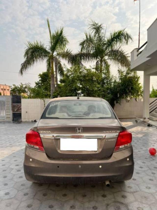 https://images10.gaadi.com/usedcar_image/4184660/original/processed_0cc20300-e534-467b-90af-9e9804bba22e.jpg?imwidth=6402