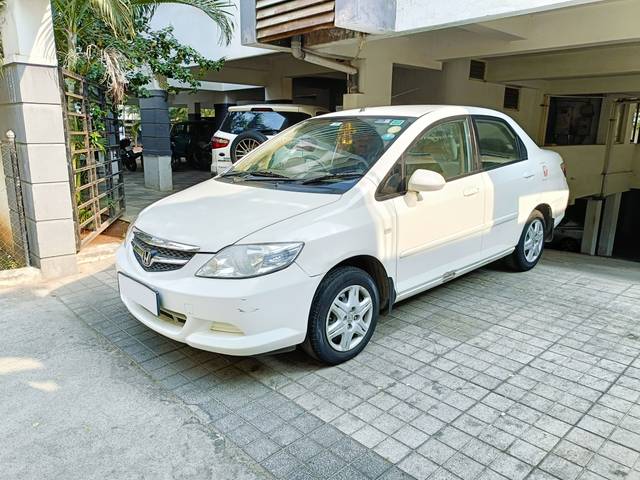 https://images10.gaadi.com/usedcar_image/4184678/original/e5b3056949f3a95c848377172fff39b1.jpg?imwidth=6401