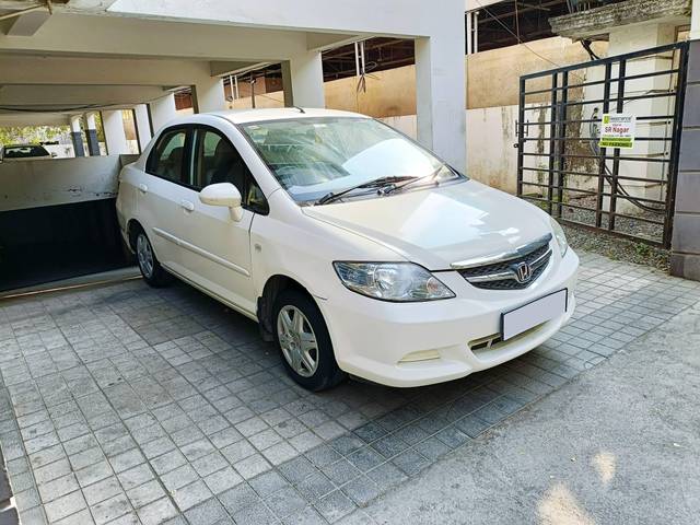 https://images10.gaadi.com/usedcar_image/4184678/original/processed_d4ac57d6cb1875a2bbb80e4169d137cb.jpg?imwidth=6400