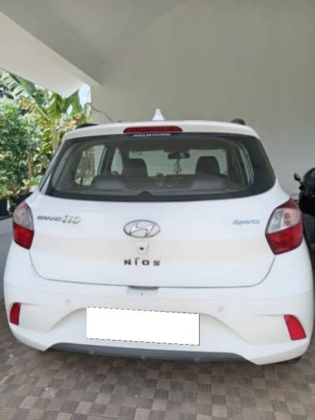 https://images10.gaadi.com/usedcar_image/4184681/original/processed_1e2883a1-3786-47e0-b58c-b93a97af44ea.jpg?imwidth=6401