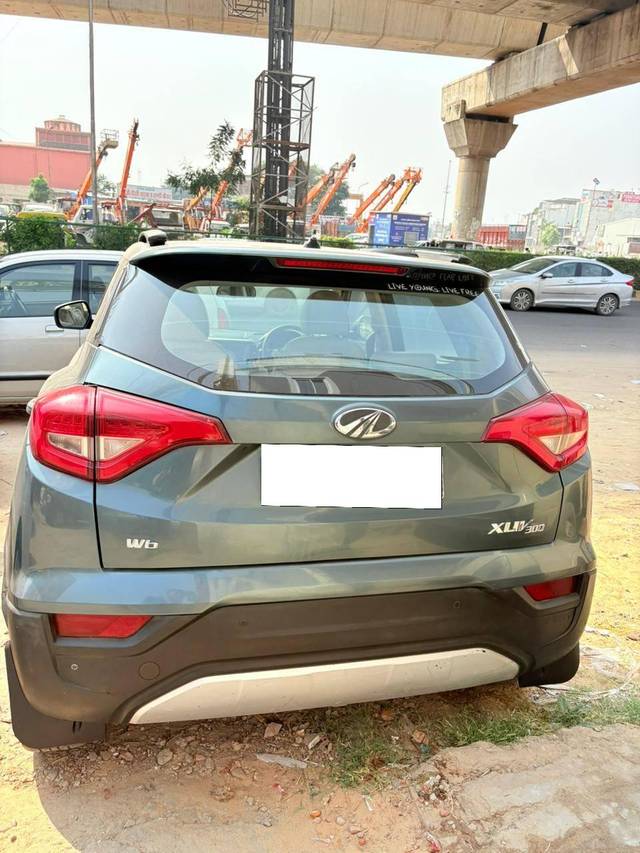 https://images10.gaadi.com/usedcar_image/4184719/original/processed_9391b6a3a8b27b5e07b5eb49c275ce6f.jpg?imwidth=6402