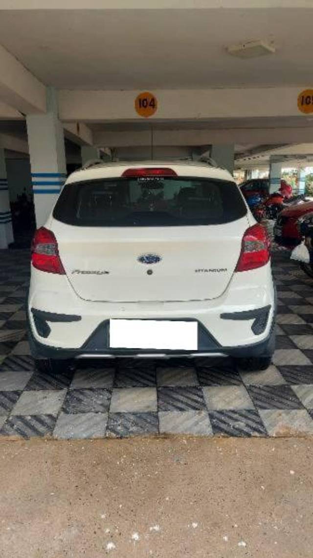 https://images10.gaadi.com/usedcar_image/4184722/original/processed_07f91085-344f-4efe-9876-339543dd5f33.jpg?imwidth=6401