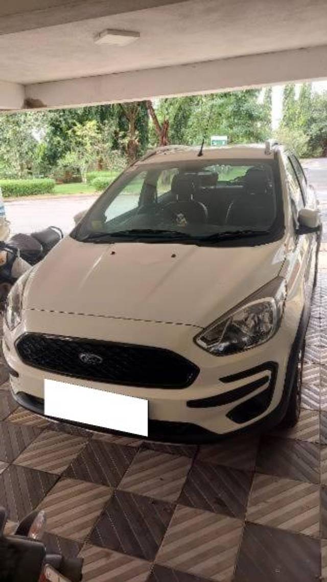 https://images10.gaadi.com/usedcar_image/4184722/original/processed_14316d2f-6b9a-43a7-b06a-b0f0cc65a4be.jpg?imwidth=6402