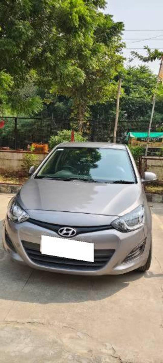 https://images10.gaadi.com/usedcar_image/4184770/original/processed_7de55f4e-1c59-4909-ad42-f977840a0ca8.jpg?imwidth=6402