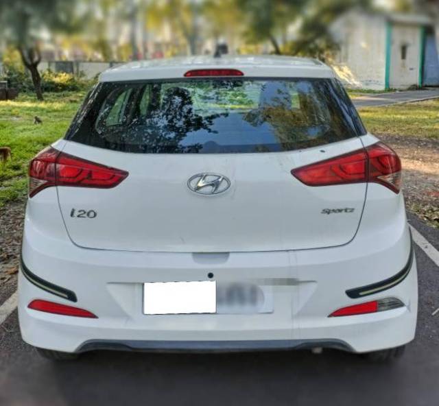 https://images10.gaadi.com/usedcar_image/4184796/original/processed_136a2639-d4dc-4f80-9cff-41a79bc64265.jpg?imwidth=6402