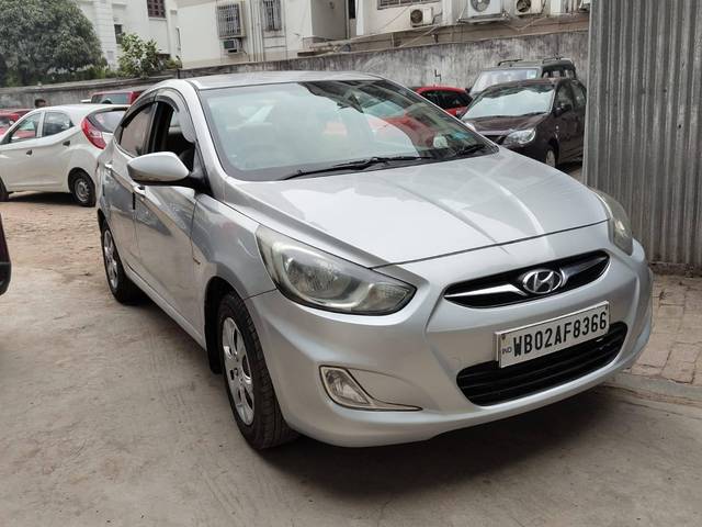 https://images10.gaadi.com/usedcar_image/4184817/original/processed_7e4be70aee9b6448cf026ee24ebd3c8d.jpg?imwidth=6400