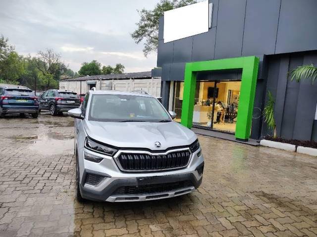 https://images10.gaadi.com/usedcar_image/4184862/original/processed_80a30d99-b686-4fa7-9179-102f8682fd56.jpg?imwidth=6400