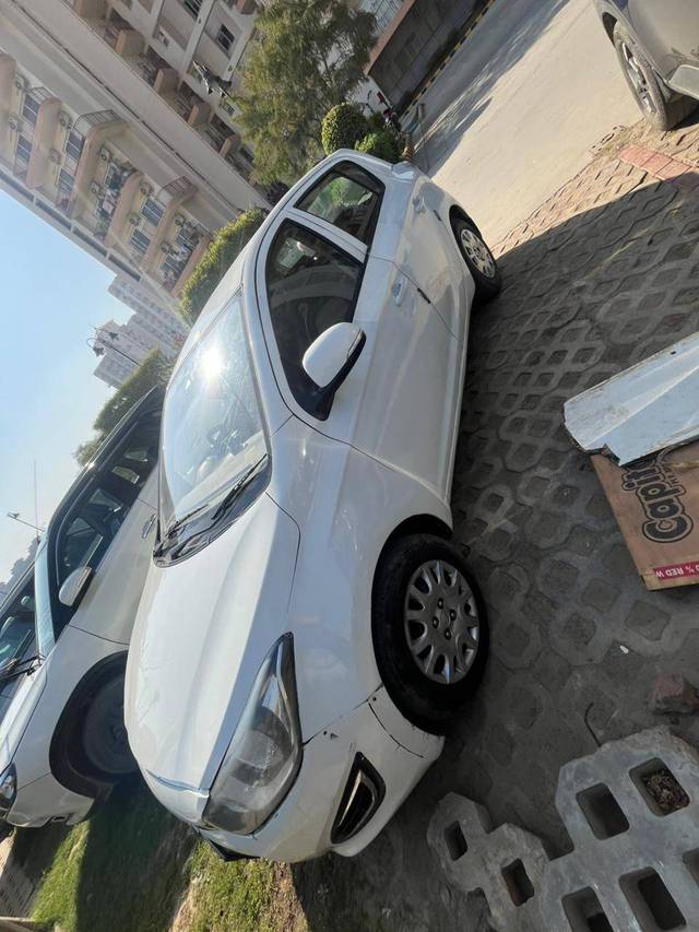 https://images10.gaadi.com/usedcar_image/4184930/original/b6fde40ff50cabfc9880a34e19220592.jpg?imwidth=6401