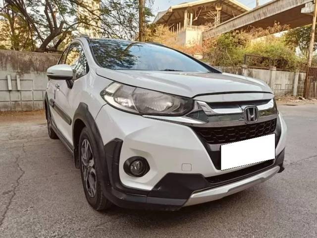 https://images10.gaadi.com/usedcar_image/4185064/original/processed_538ce8dae3dccab99cb6a3b539f0ee3c.jpg?imwidth=6400