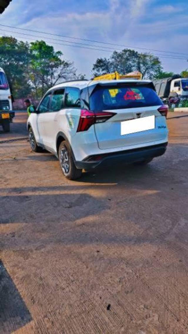 https://images10.gaadi.com/usedcar_image/4185207/original/processed_fc26624e-4551-48d6-b5bf-16768d9de614.jpg?imwidth=6401