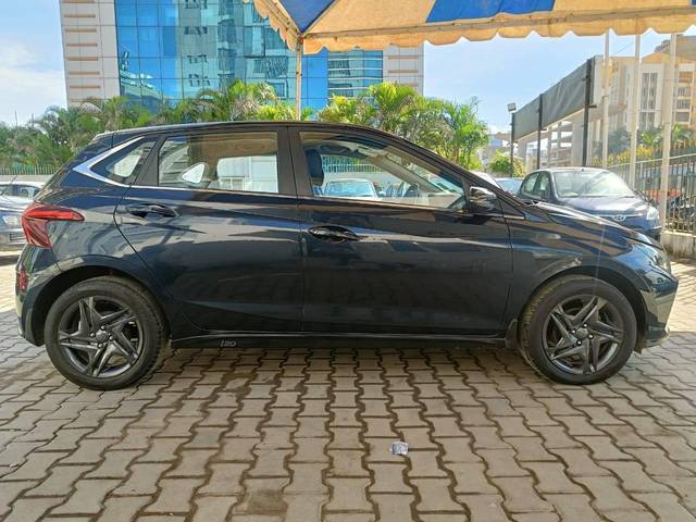 https://images10.gaadi.com/usedcar_image/4185223/original/processed_21432a51bafc762166e727e20d44c0de.jpeg?imwidth=6402