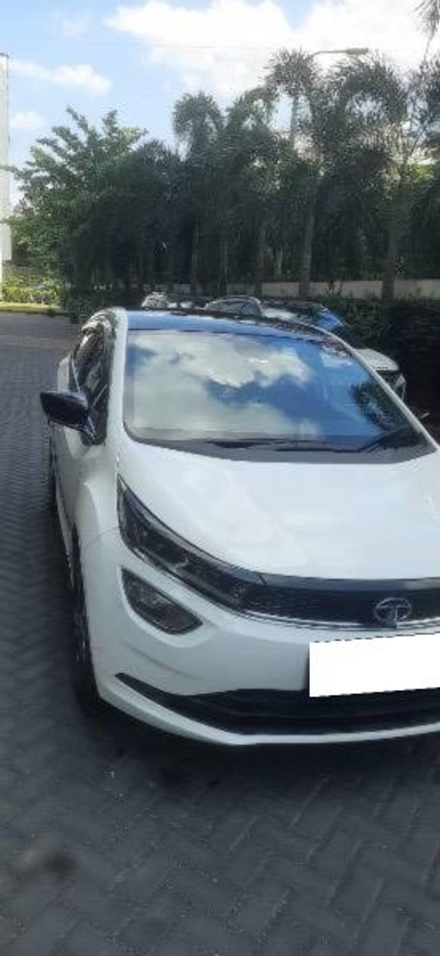 https://images10.gaadi.com/usedcar_image/4185433/original/processed_45053165-c13c-460e-9fc7-f0ed734389cf.jpeg?imwidth=6401