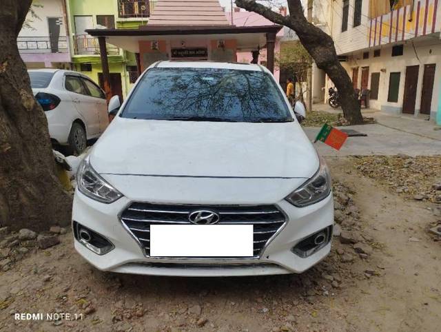 https://images10.gaadi.com/usedcar_image/4185476/original/processed_13a5252a-959b-422f-928e-d32845d401d6.jpg?imwidth=6402