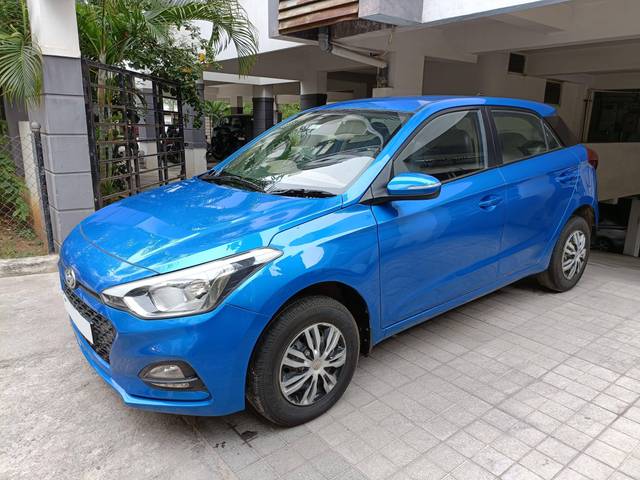 https://images10.gaadi.com/usedcar_image/4185505/original/processed_89743421a29cf7a68c8d2b241c477ca4.jpg?imwidth=6400