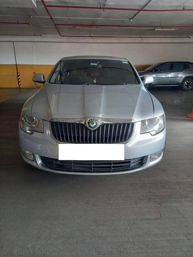 https://images10.gaadi.com/usedcar_image/4185520/original/processed_7e2bb5bf3192f87cc76aee84da9dd716.jpg?imwidth=6402