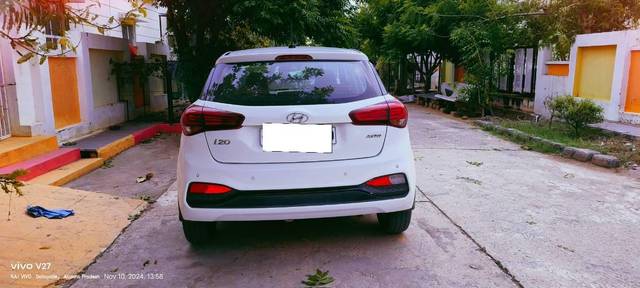 https://images10.gaadi.com/usedcar_image/4185561/original/processed_4b3ed410-559b-4861-acb3-9e93f9728fd8.jpg?imwidth=6401