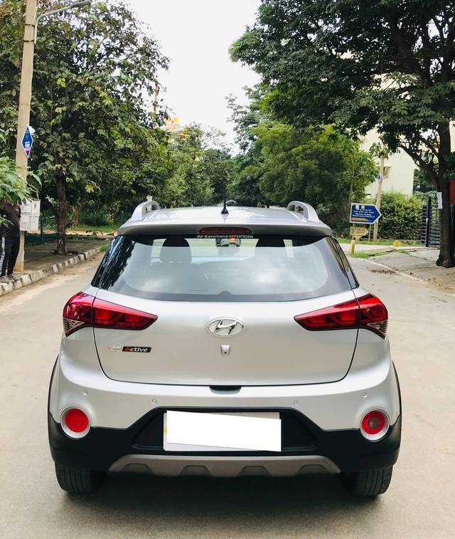 https://images10.gaadi.com/usedcar_image/4185618/original/processed_cea24d87346515697fd2c33003876368.jpeg?imwidth=6402