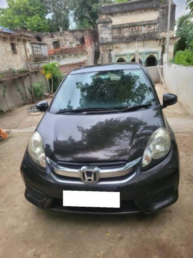 https://images10.gaadi.com/usedcar_image/4185620/original/43163c04575f9fab1ae6fddd55ff3f4f.jpg?imwidth=6400