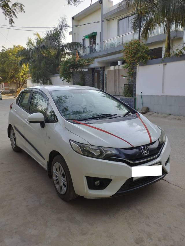 https://images10.gaadi.com/usedcar_image/4185660/original/processed_0bd20dba05e10c688e03d6ef6b803dfc.jpg?imwidth=6400