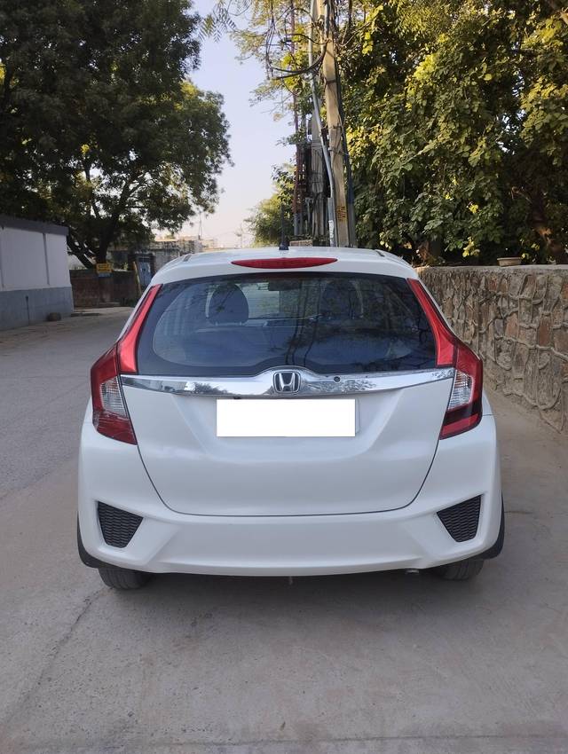 https://images10.gaadi.com/usedcar_image/4185660/original/processed_b41be8fa2c0e0b0df3408f300b3c3158.jpg?imwidth=6401