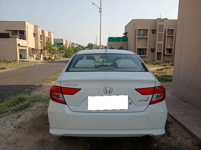 https://images10.gaadi.com/usedcar_image/4185719/original/processed_d375c736-6e92-43dc-8450-7673bc97b3cc.jpg?imwidth=6401