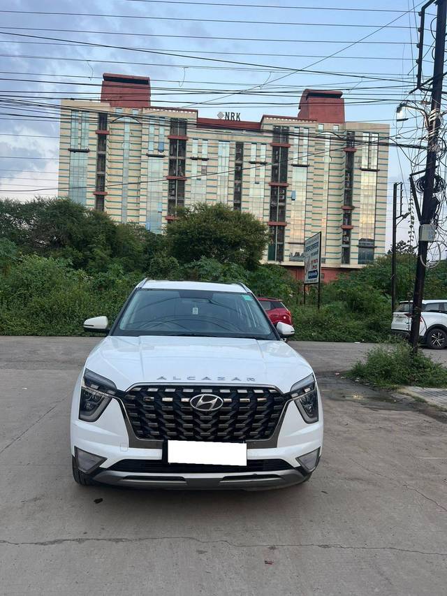 https://images10.gaadi.com/usedcar_image/4185763/original/processed_eba917bc87da54d1072444a89a635e9d.jpg?imwidth=6402