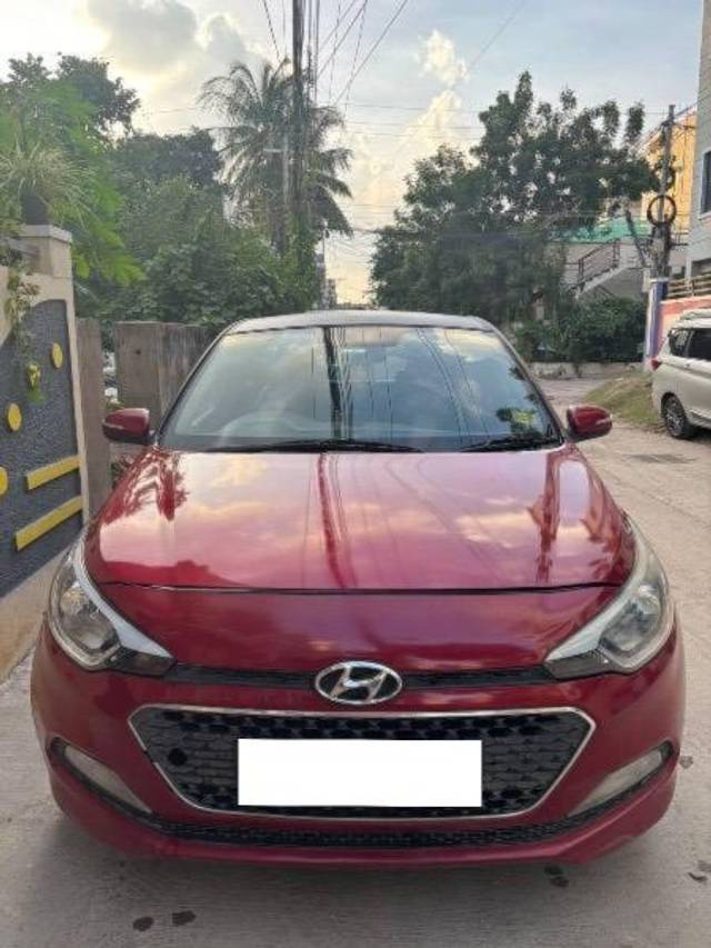 https://images10.gaadi.com/usedcar_image/4185781/original/processed_e6b46791-d8b2-4ac8-8cd6-731a07b5491b.jpg?imwidth=6400