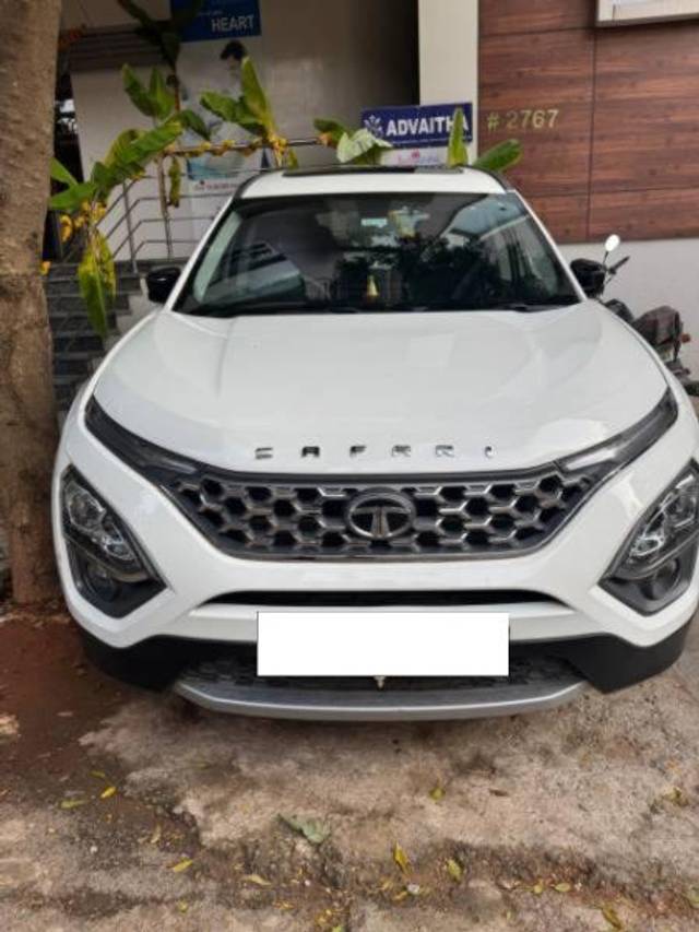 https://images10.gaadi.com/usedcar_image/4186094/original/processed_1dbcf68c-cd03-4b1f-a3ed-c481e1b0f6ee.jpg?imwidth=6400