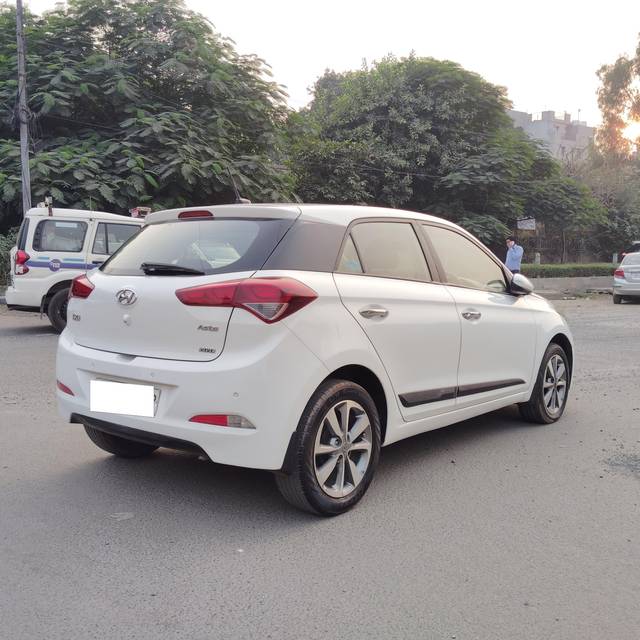 https://images10.gaadi.com/usedcar_image/4186110/original/processed_82b69ca673e38dd0e6f39535b4781070.jpg?imwidth=6402