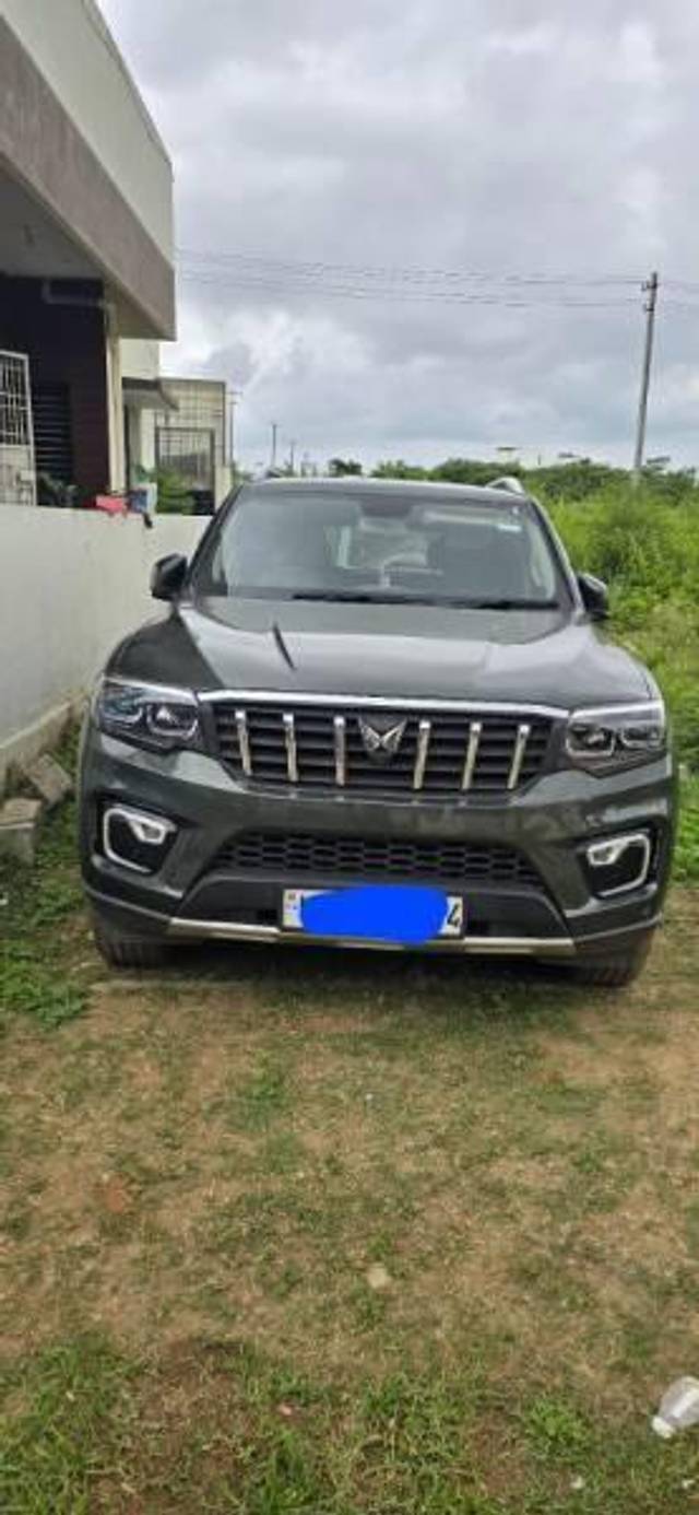 https://images10.gaadi.com/usedcar_image/4186223/original/processed_e7d38a06-3be0-442e-bebd-8d44894be9d9.jpg?imwidth=6400