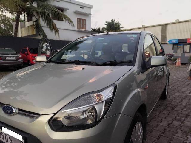 https://images10.gaadi.com/usedcar_image/4186236/original/processed_dc140bad-50d2-41e0-97f8-6b51b0e1af7a.jpg?imwidth=6400